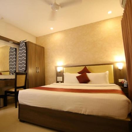 Hotel Monarch Кожикоде Екстер'єр фото