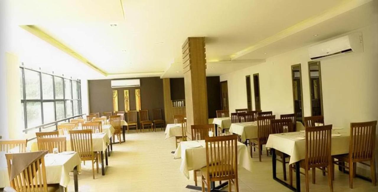 Hotel Monarch Кожикоде Екстер'єр фото